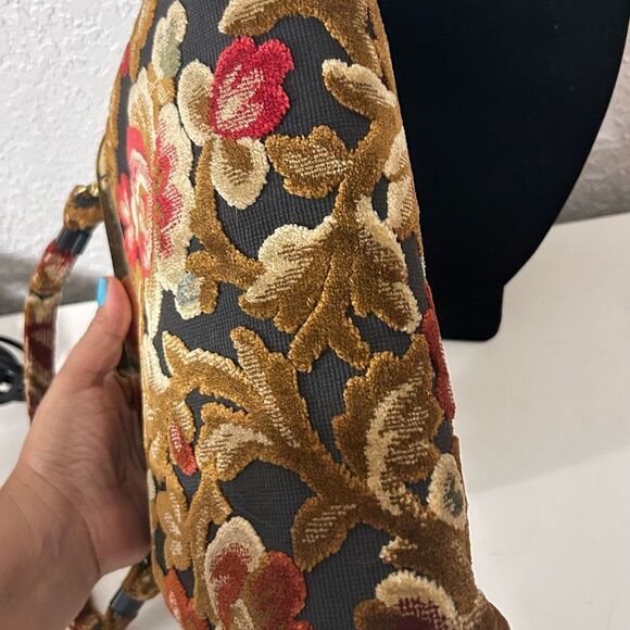 Floral Tapestry Handbag Vintage Floral Velvet Tapestry Clutch | Repair Needed - Picture 8 of 11
